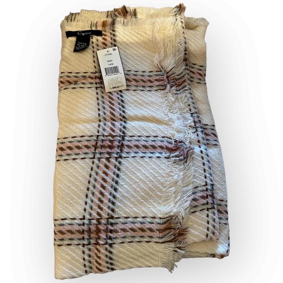 Cejon Women’s Lightweight Plaid Blanket Wrap, White Ivory - Picture 3 of 5